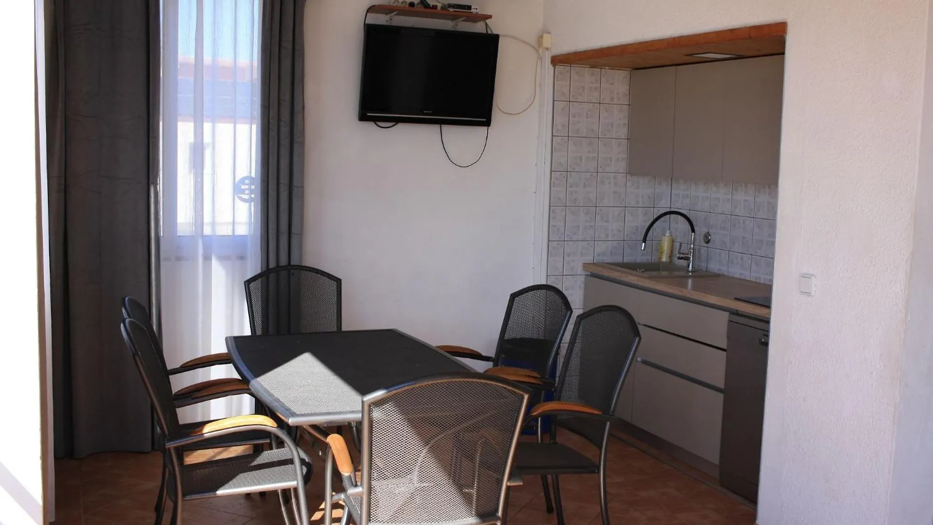 Apartments Maestral- On The Beach Seline Croatia