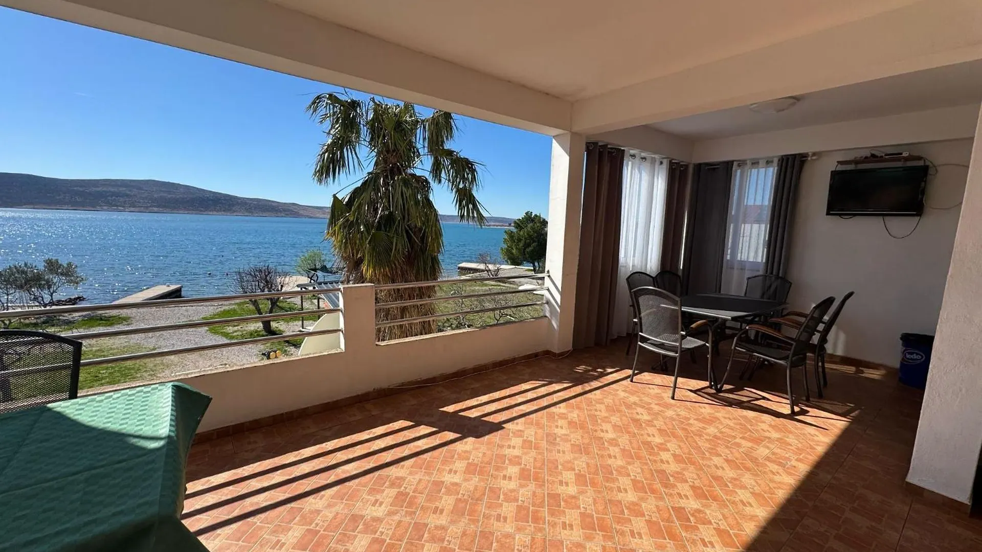 Apartments Maestral- On The Beach Seline