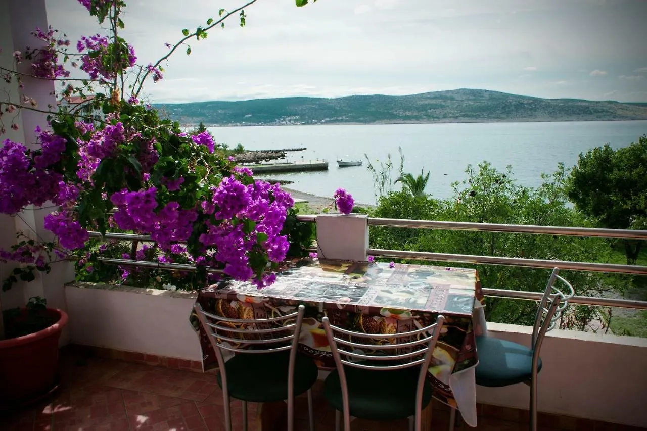 Apartments Maestral- On The Beach Seline
