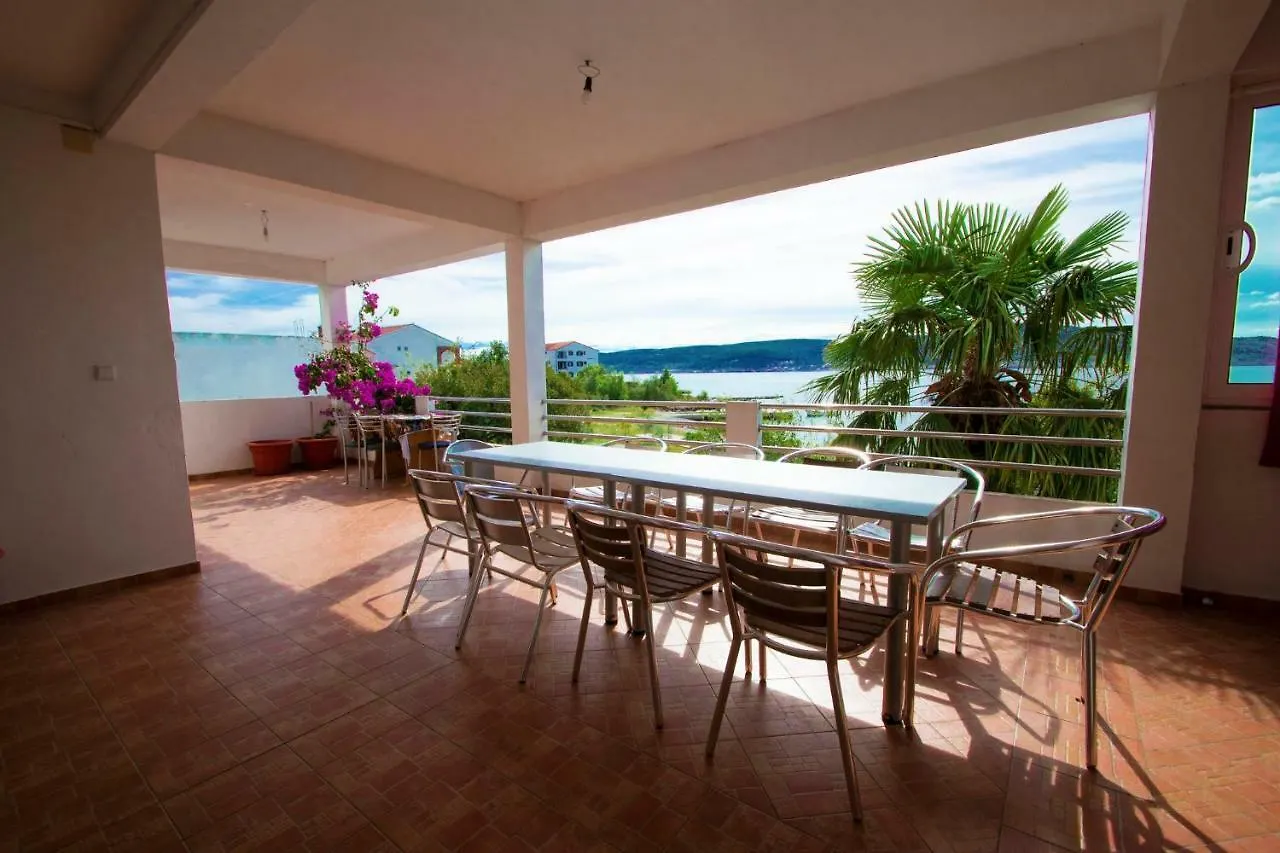 Apartments Maestral- On The Beach Seline